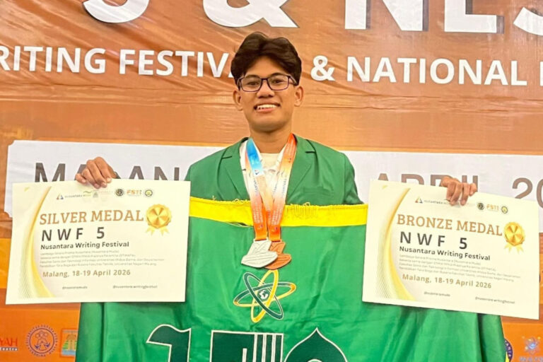 Mahasiswa Sistem Informasi Sabet Dua Medali di Ajang Nasional Nusantara Writing Festival
